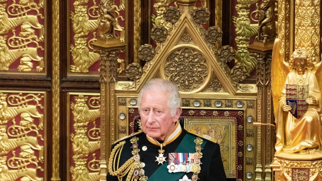 What happens in the aftermath of Queen Elizabeth’s death?